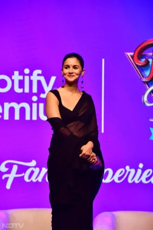 Alia Bhatt Wear Bollywood Chiffon Sari - Partywear Saree