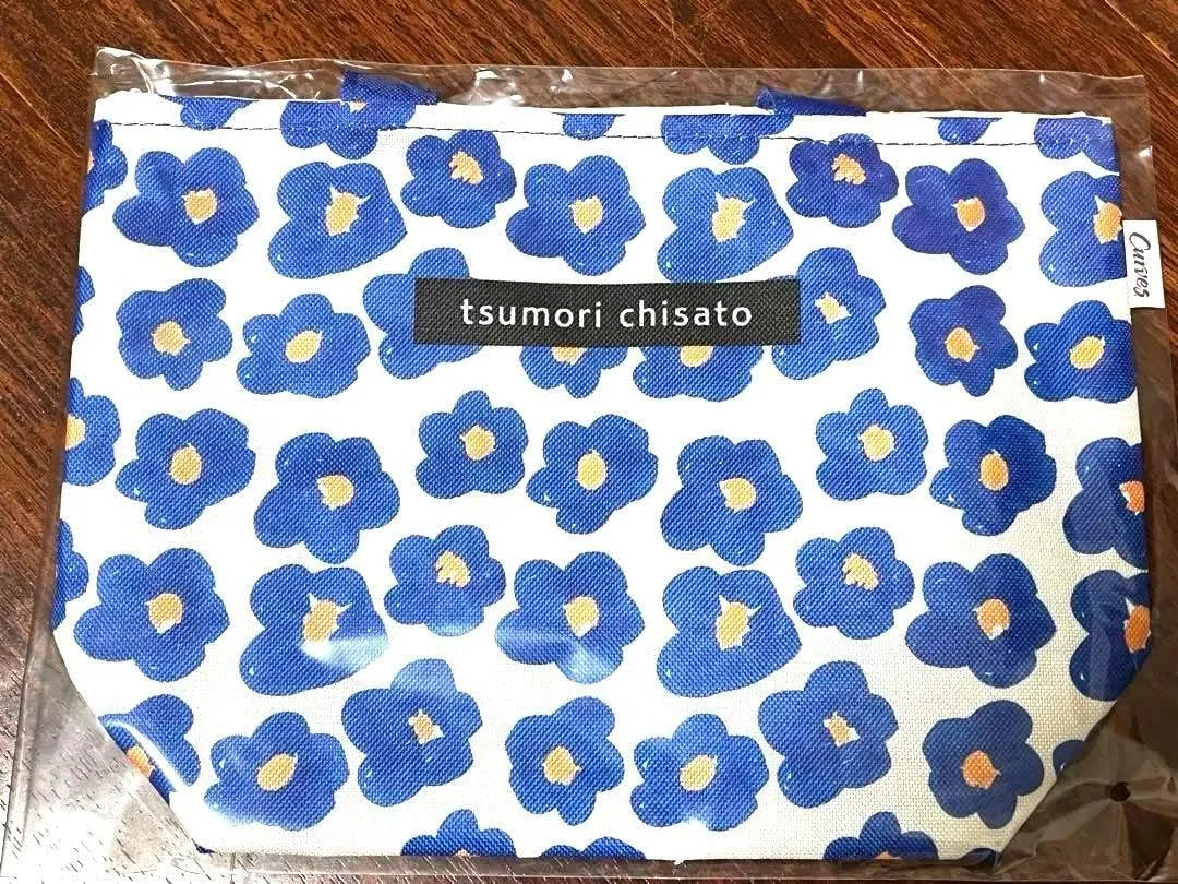 Curves Tsumori Chisato Lunch Tote with Blue Floral Print